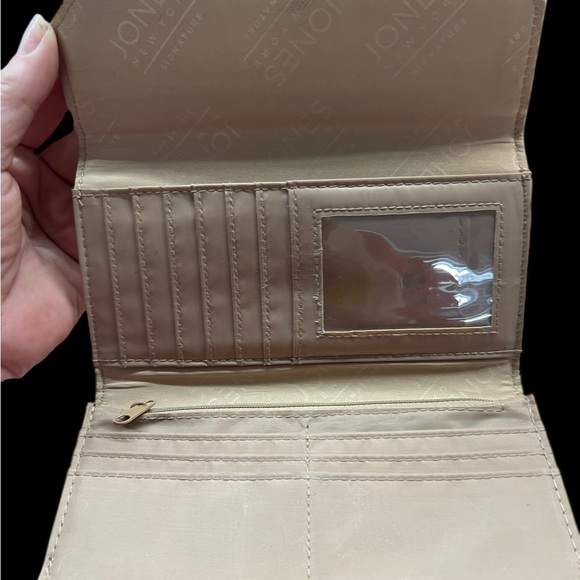 Jones Ny ladies trifold wallet - Picture 3 of 4